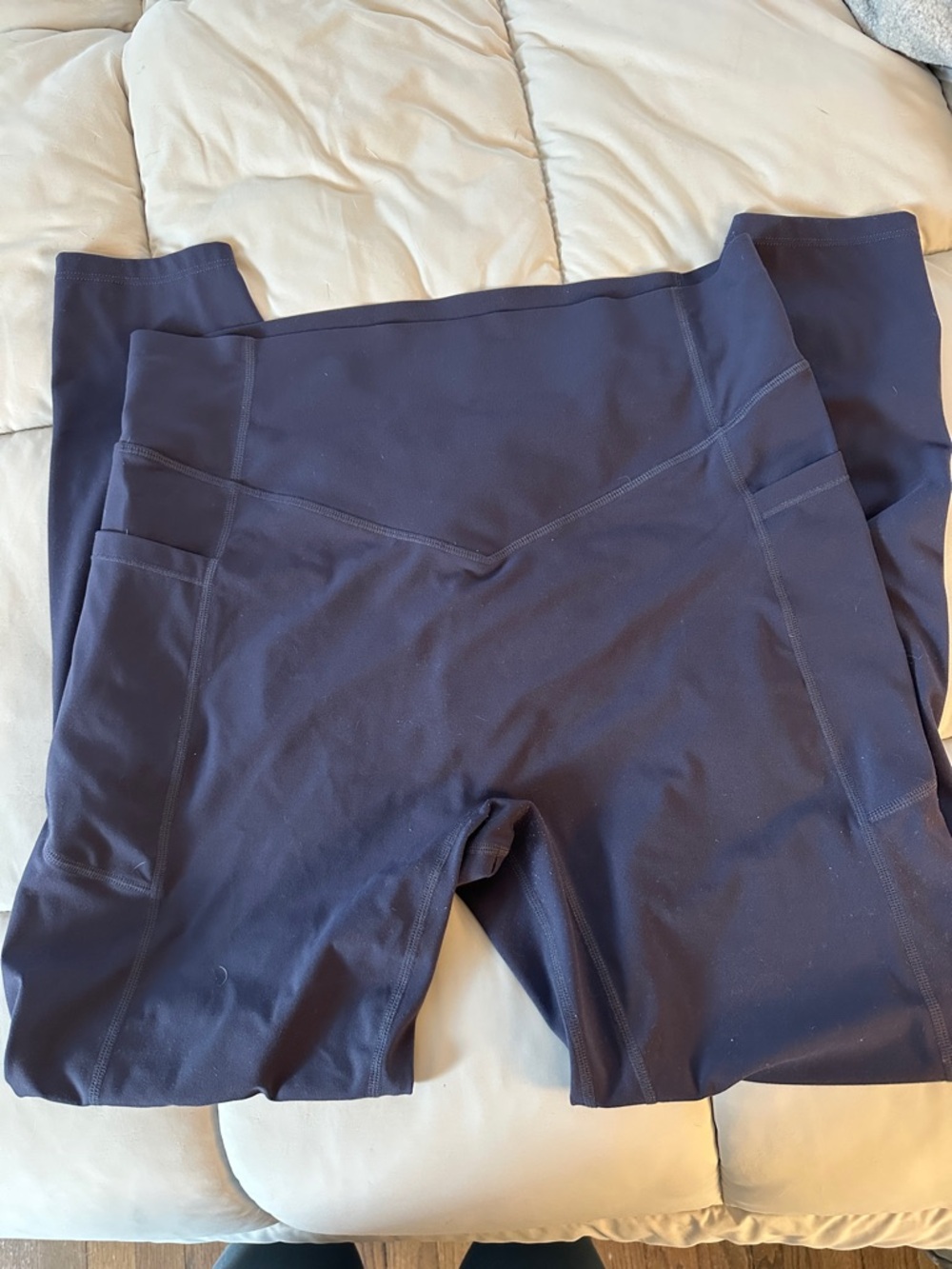 High-Waist Navy Women's Active Leggings with Side Pockets